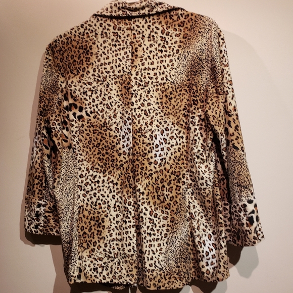 Essentials By Milano Animal Print Button Down Shirt - Picture 6 of 9